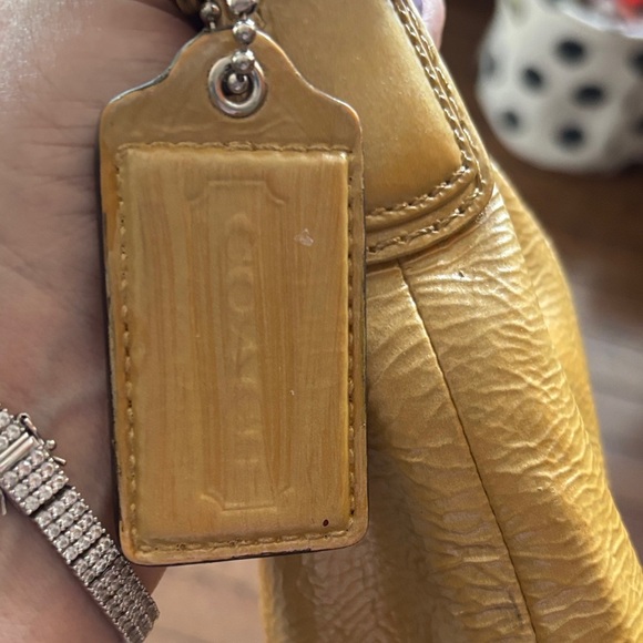 Vintage Coach Gold Leather Slouchy Shoulder Bag – 2010, Soft Butter Leather - Picture 2 of 12